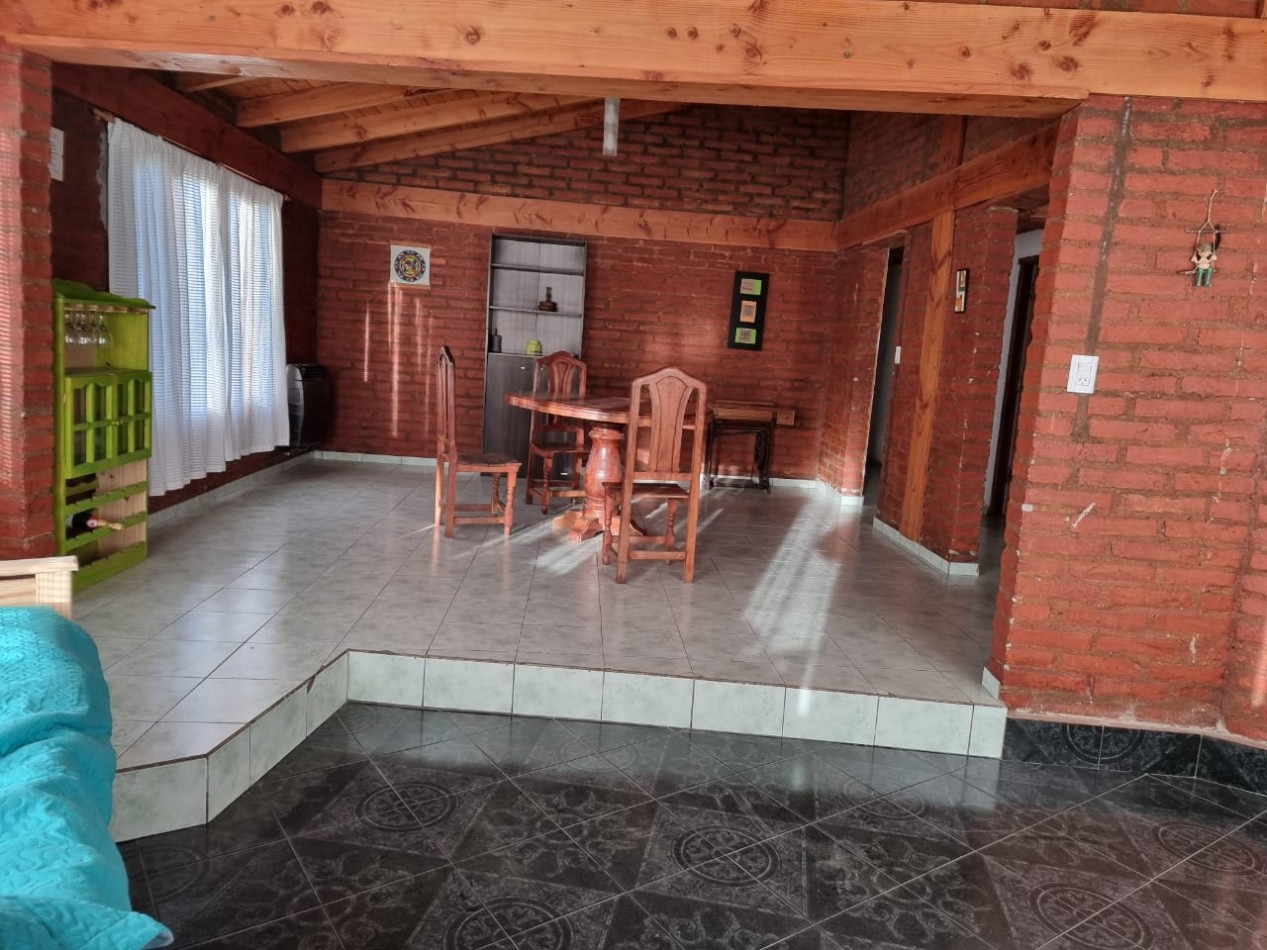 CASA DE 5 DORMITORIOS EN LA LOCALIDAD DE CHOLILA -CHUBUT-