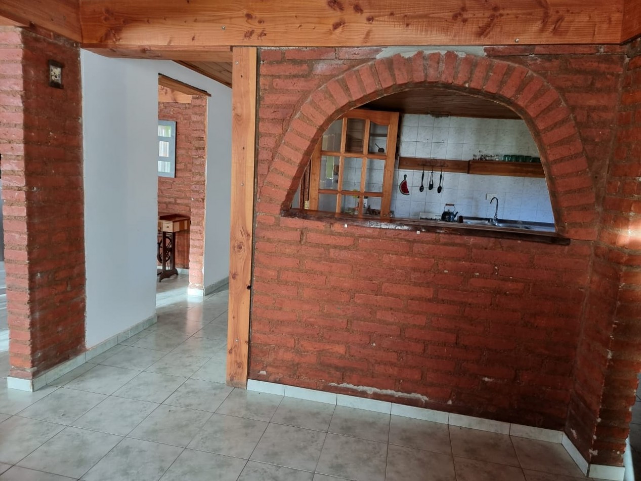 CASA DE 5 DORMITORIOS EN LA LOCALIDAD DE CHOLILA -CHUBUT-