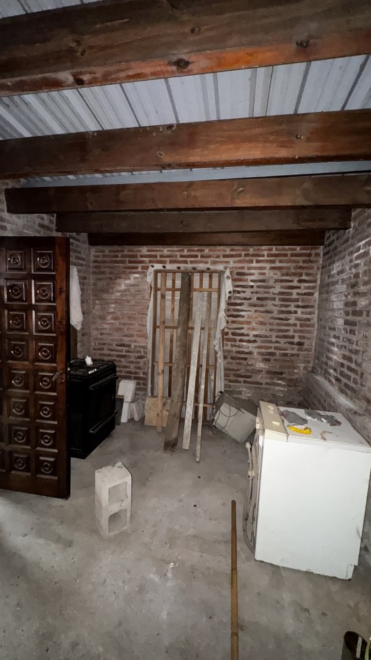 CASA DE DOS DORMITORIOS EN BARRIO LOS GRANADOS