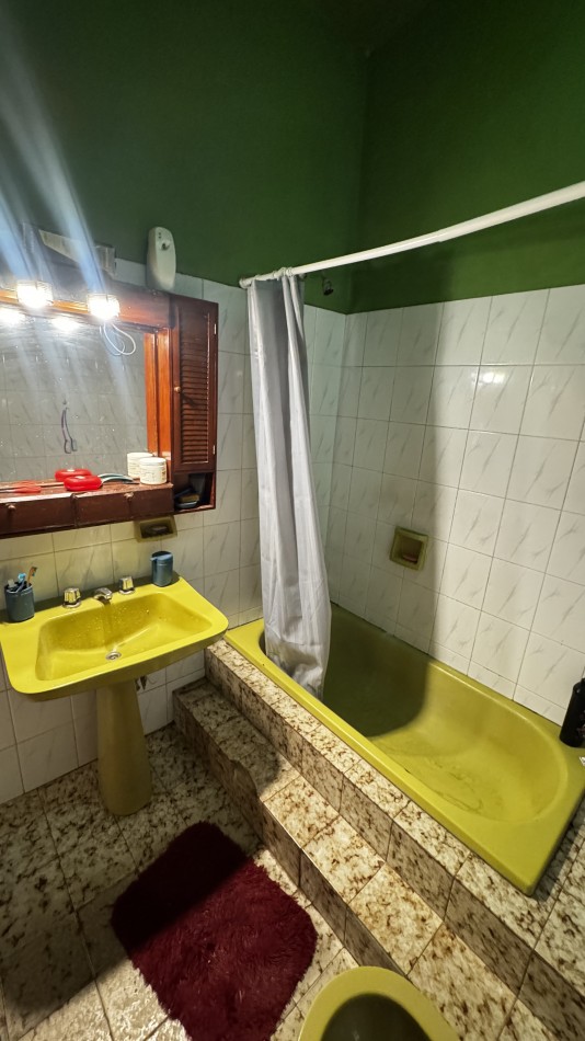 CASA DE DOS DORMITORIOS EN BARRIO LOS GRANADOS