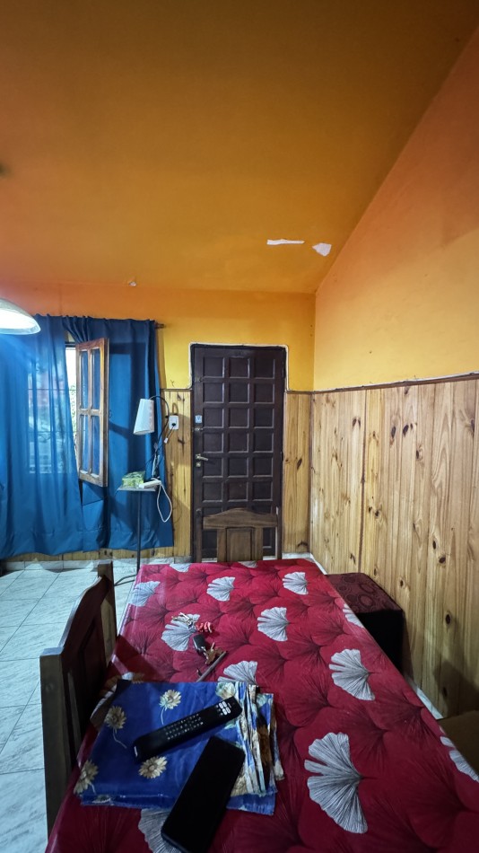 CASA DE DOS DORMITORIOS EN BARRIO LOS GRANADOS