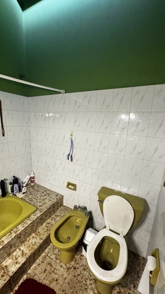 CASA DE DOS DORMITORIOS EN BARRIO LOS GRANADOS