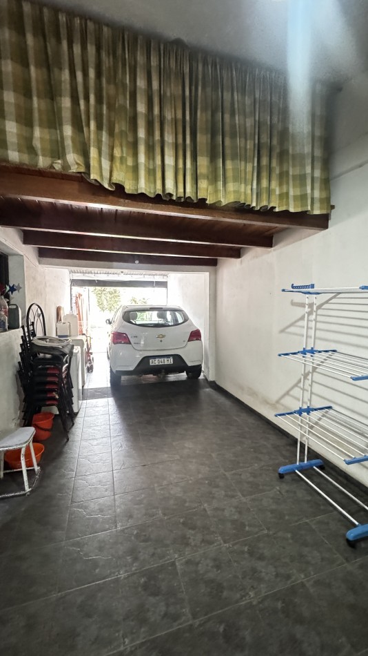 CASA DE DOS DORMITORIOS EN BARRIO LOS GRANADOS