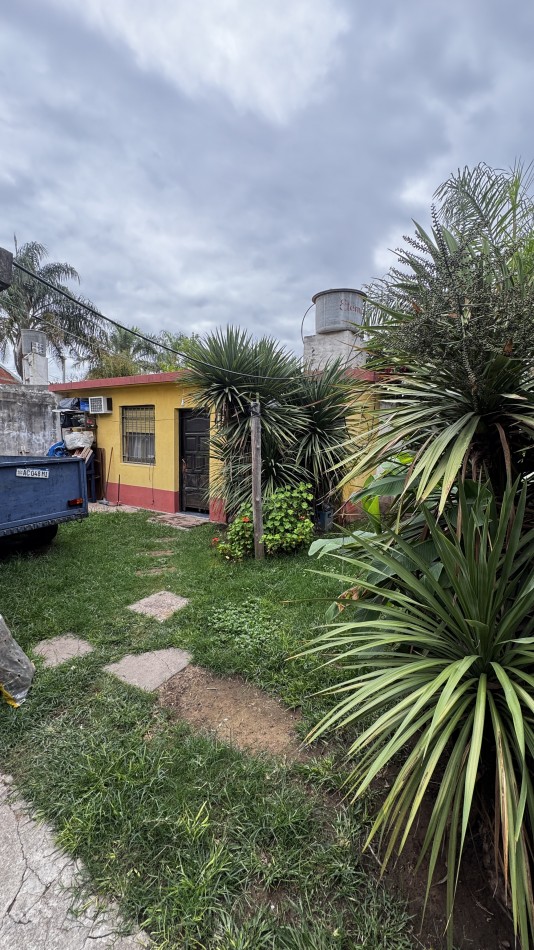 CASA DE DOS DORMITORIOS EN BARRIO LOS GRANADOS