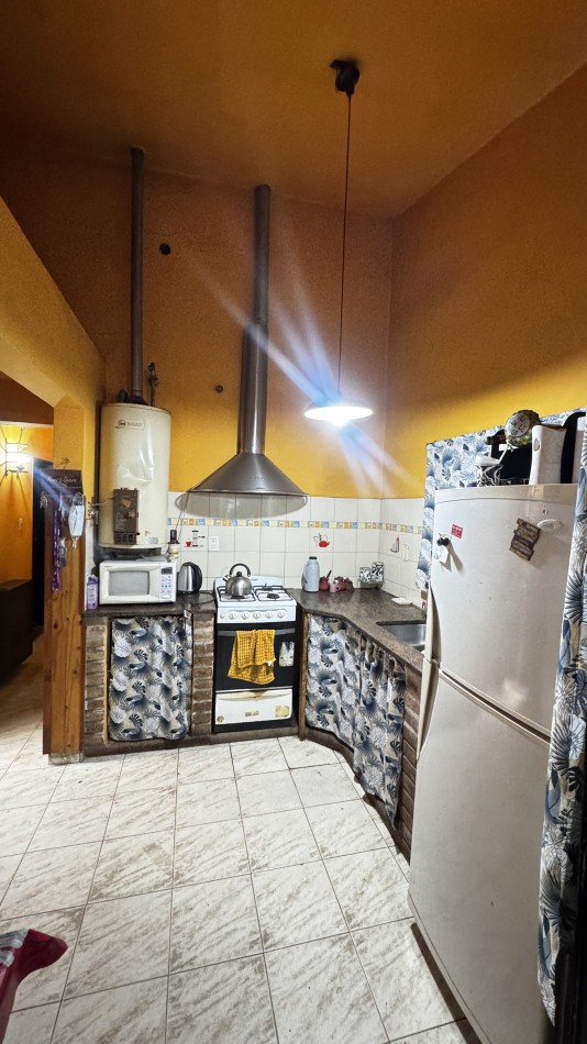 CASA DE DOS DORMITORIOS EN BARRIO LOS GRANADOS