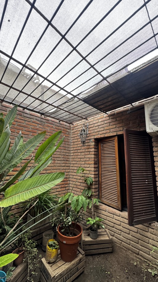 CASA DE DOS DORMITORIOS EN BARRIO LOS GRANADOS