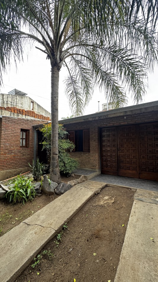 CASA DE DOS DORMITORIOS EN BARRIO LOS GRANADOS