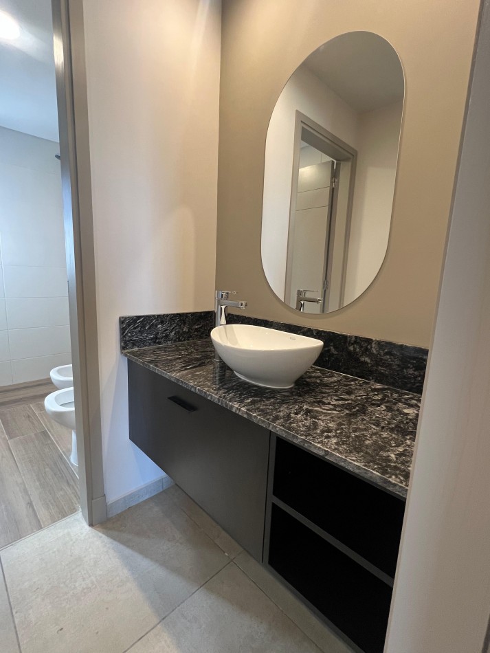 Dpto en venta de 1 dormitorio sobre Av. Duarte Quiros 