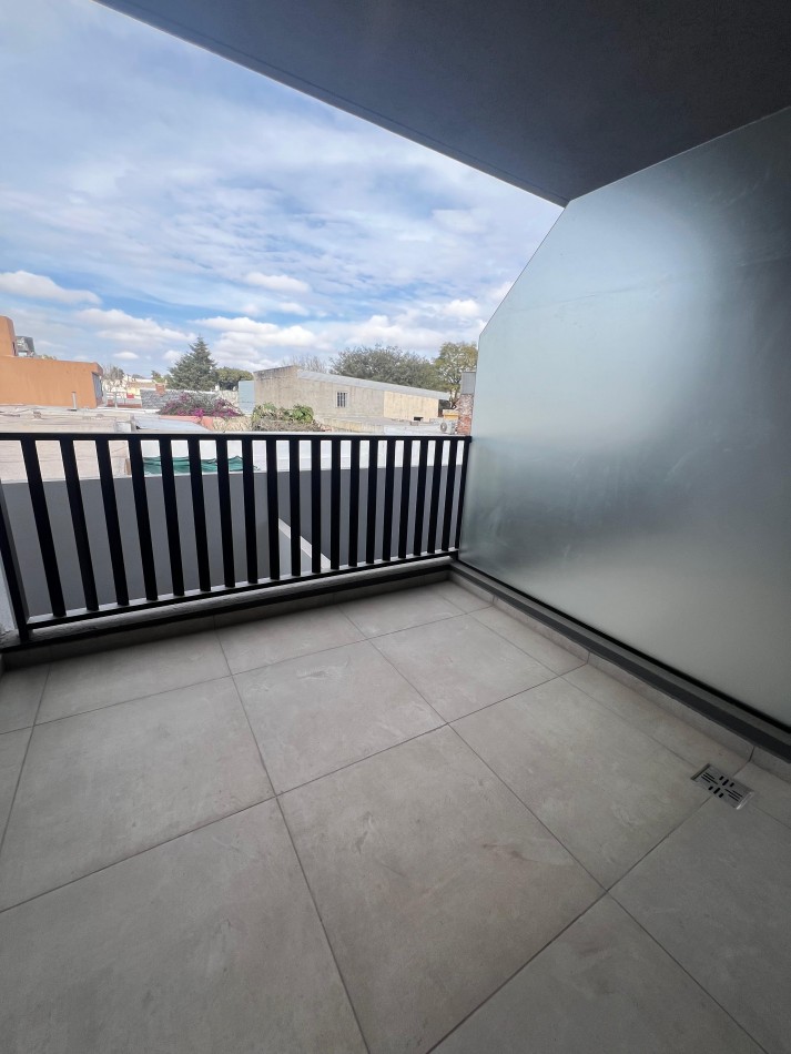 Dpto en venta de 1 dormitorio sobre Av. Duarte Quiros 